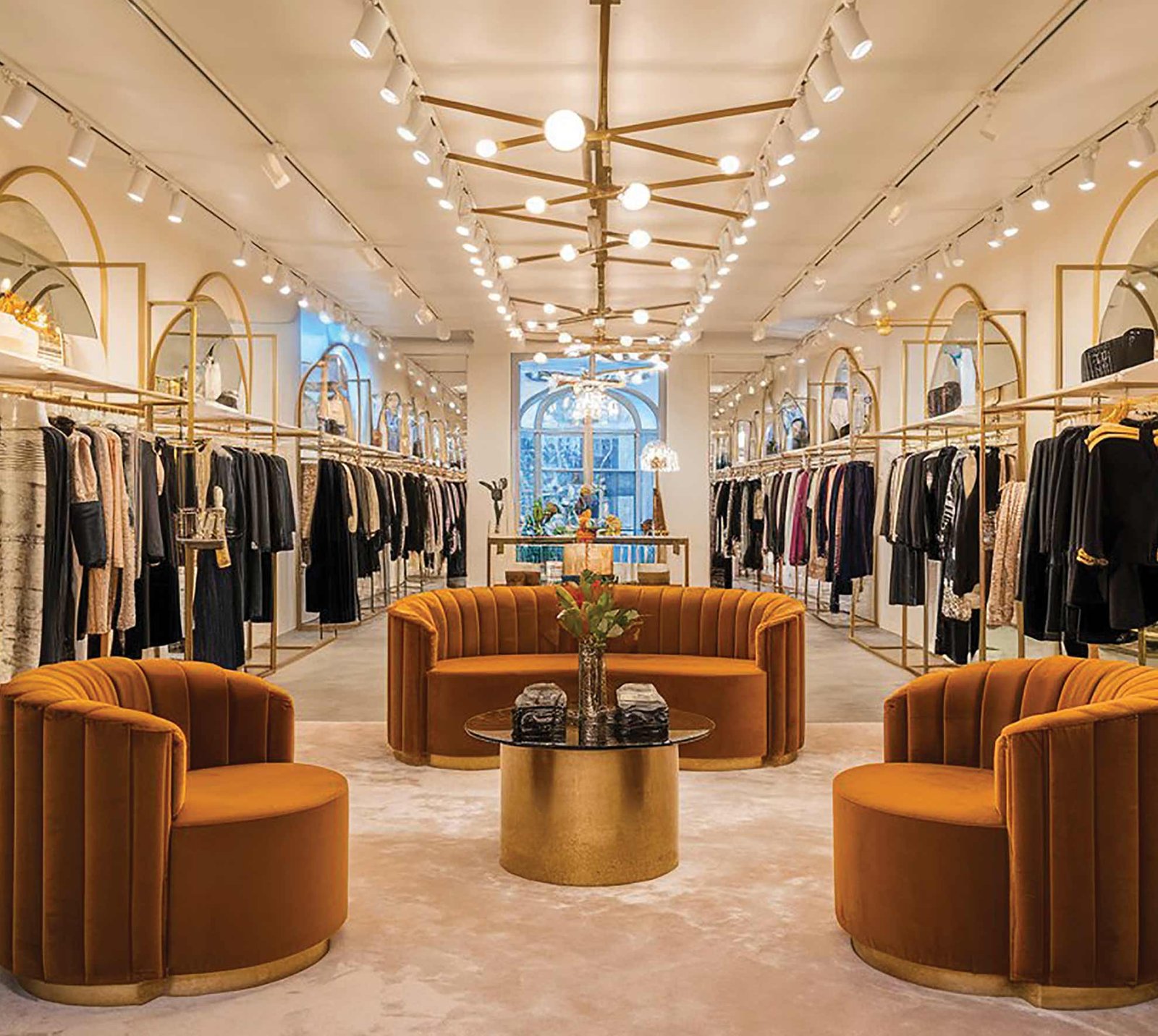 Ground floor international fashion boutiques and cafés at Smartworld Le Courtyard Noida